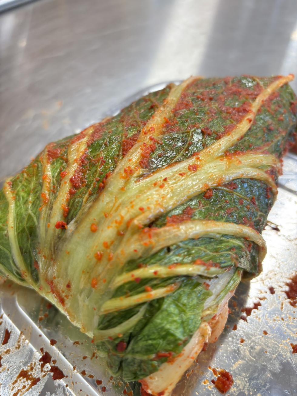 さくら小学校でキムチ漬け交流会写真１